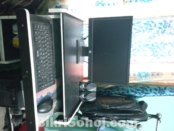 একটি ডেক্সটপ কম্পিউটার বিক্রি হবে